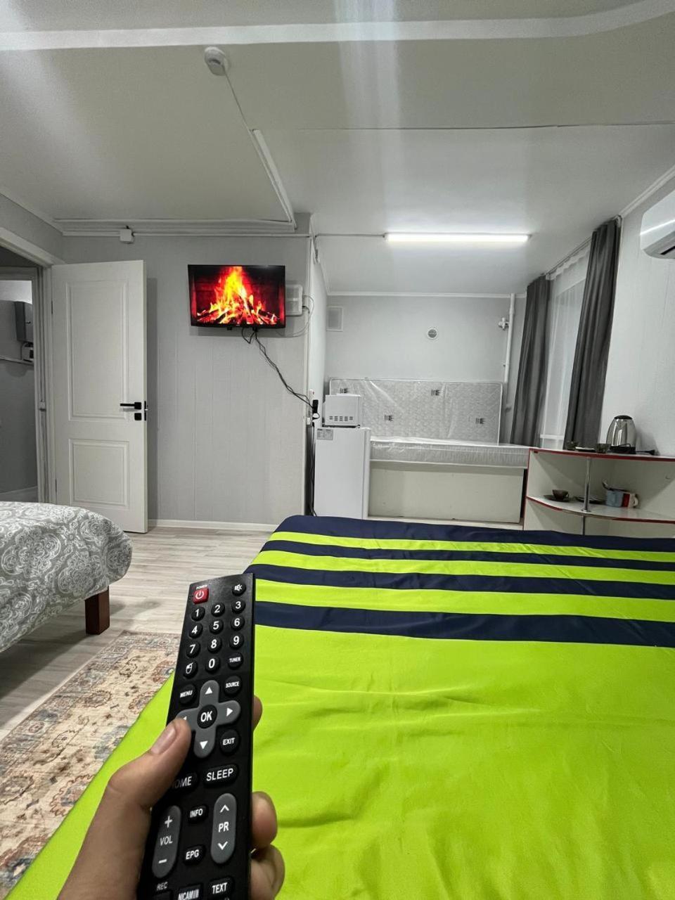 Ахметова 4 Appartement Krasnoye Pole Buitenkant foto